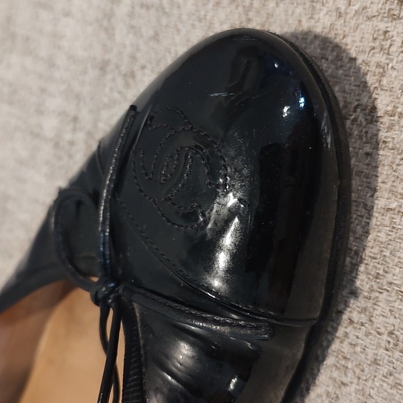 Chanel Patent Bow Flats size 37.5•Poor Condition •See Photos - Picture 12 of 16